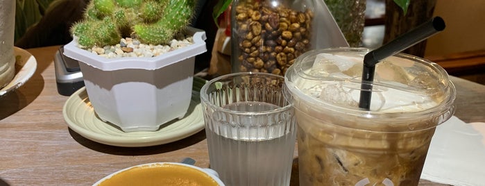 กระทรวงการคั่ว x Cafe at Chiang Mai is one of สถานที่ที่ Foodtraveler_theworld ถูกใจ.