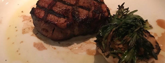 Delmonico Steakhouse is one of Foodtraveler_theworldさんのお気に入りスポット.
