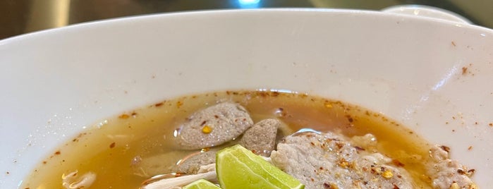 ก๋วยเตี๋ยวไก่แม่ศรีเรือน (Maesriruen) is one of Orte, die Foodtraveler_theworld gefallen.