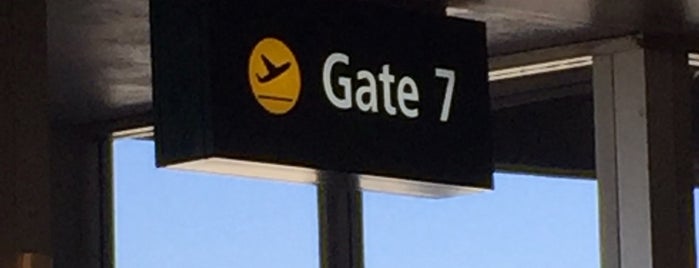 Gate 7 is one of Orte, die Nicole gefallen.