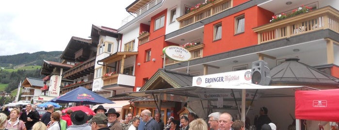 Restaurant Hotel Sonnenhof is one of Tempat yang Disukai Dennis.