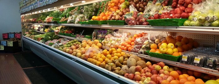 Natural Grocers is one of Royal Star : понравившиеся места.