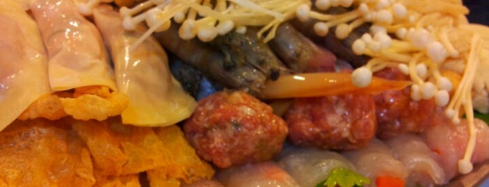 Hoong Kee Seafood Noodle House is one of สถานที่ที่บันทึกไว้ของ Sho' Nuff.