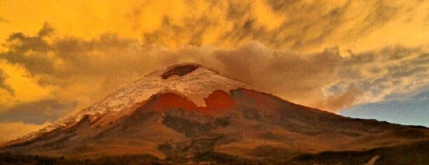 Volcán Cotopaxi is one of Quito.