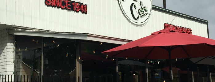 Louie's Cafe is one of Posti che sono piaciuti a Nelson V..