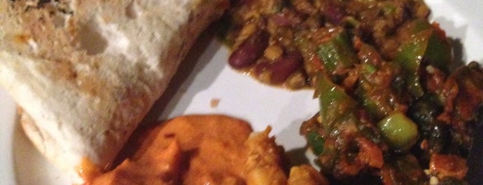 Maharani Indian Cuisine is one of Tempat yang Disukai CharlotteSteve.