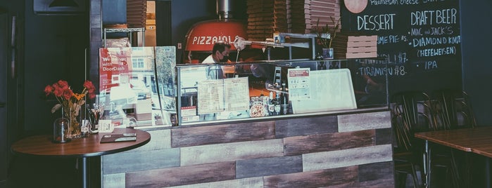Pizzaiolo is one of Lugares favoritos de Evan.