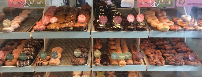 Stan's Donuts & Coffee is one of Lieux qui ont plu à Cass.