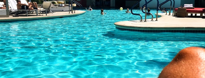 Tropicana Resort Pool is one of Lugares favoritos de Mike.
