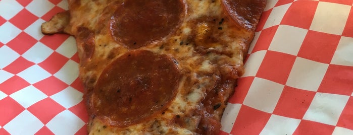Inna Gadda di Pizza is one of Lugares favoritos de Mike.