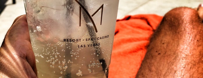 M Resort Pool is one of Lugares favoritos de Mike.