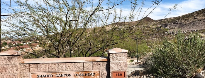 Shaded Canyon Trailhead is one of สถานที่ที่ Mike ถูกใจ.