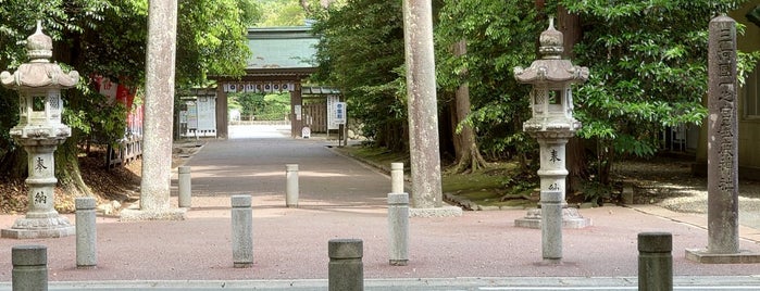 砥鹿神社 is one of 神社仏閣.