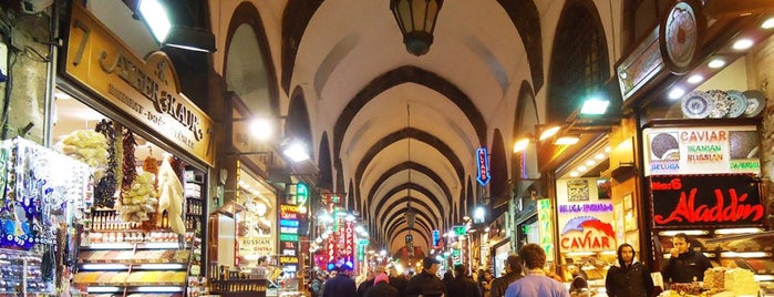 Mısır Çarşısı is one of MC 님이 저장한 장소.