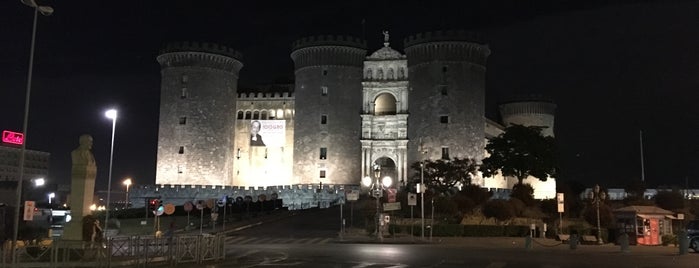 Castel Nuovo (Maschio Angioino) is one of Lugares favoritos de MC.