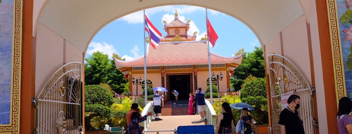 อนุสรณ์สถานประธานาธิบดีโฮจิมินห์ หมู่บ้านมิตรภาพไทยเวียดนาม is one of Tempat yang Disukai Soy.