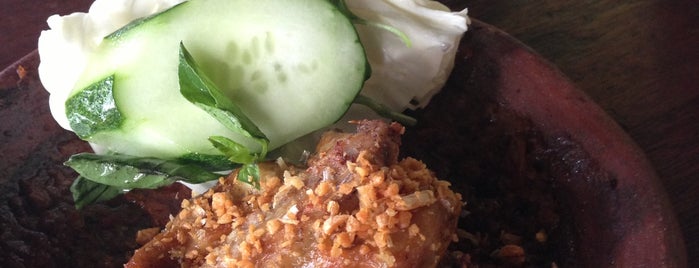 Warung 'Leko' Spesialis Iga Sapi Penyet is one of Culinary @ Jogja.