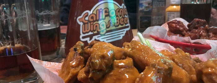 California Wings And Beer is one of Bares.