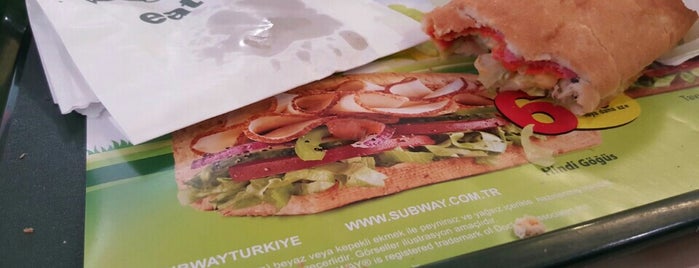 Subway is one of Köktenさんのお気に入りスポット.
