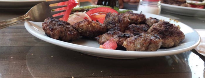 Kozbeyli Deniz Cağ Kebabı ve Kokoreç Evi is one of Locais curtidos por Dr.Gökhan.