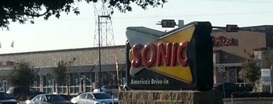 Sonic Drive-In is one of สถานที่ที่ George ถูกใจ.