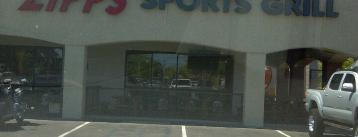 Zipps Sports Grill is one of Locais curtidos por Chris.