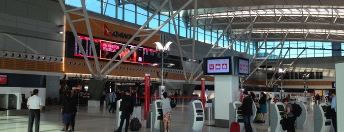 T3 Qantas Domestic Terminal is one of สถานที่ที่ Nicole ถูกใจ.
