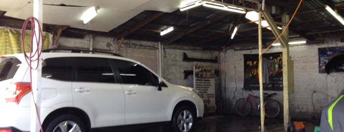 KTronix Car Wash is one of สถานที่ที่ Deanna ถูกใจ.