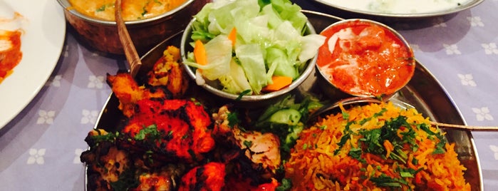 Raj Indian Restaurant is one of محمد: сохраненные места.