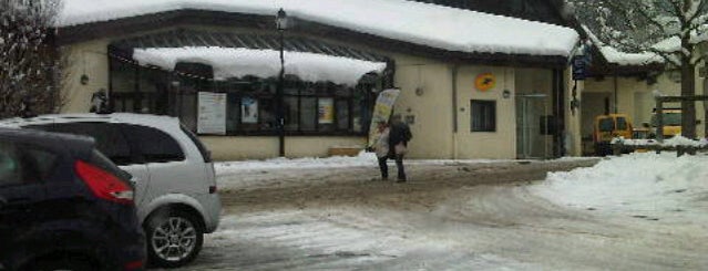 La Poste is one of สถานที่ที่ Helen ถูกใจ.