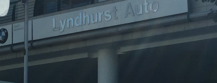 Lyndhurst Auto is one of สถานที่ที่ Helen ถูกใจ.