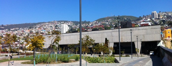 Parque Cultural Ex Cárcel Valparaíso is one of Posti che sono piaciuti a Alan.