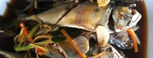 Kru Moo Seafood is one of huahin.