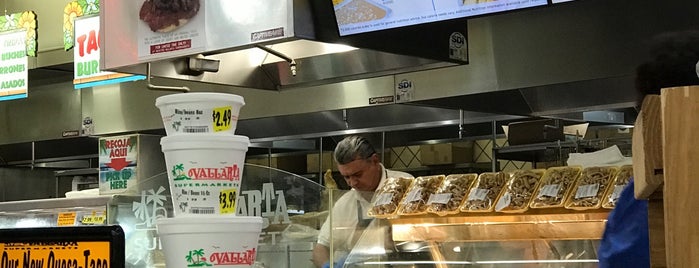 Vallarta Supermarkets is one of Lugares favoritos de Hikaru.