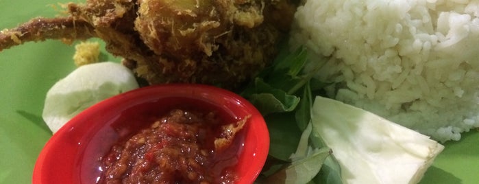 Pulosari Fried Chicken is one of Must-visit Food in Malang.