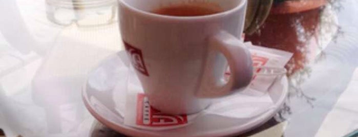 Caffé Crinul is one of Lugares favoritos de Yunus.