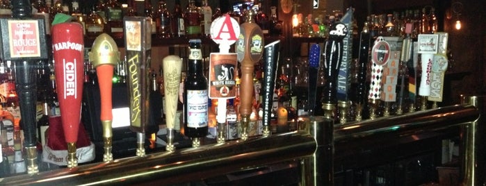 Third Avenue Ale House is one of Posti che sono piaciuti a Devin.