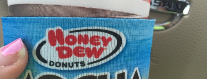 Honey Dew Donuts is one of Dav : понравившиеся места.