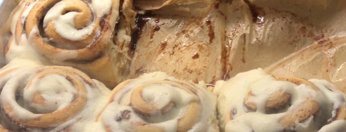 Cinnabon is one of Orte, die JJ gefallen.