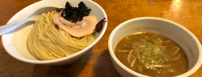 ら麺 はちに is one of Restaurant(Neighborhood Finds)/RAMEN Noodles.
