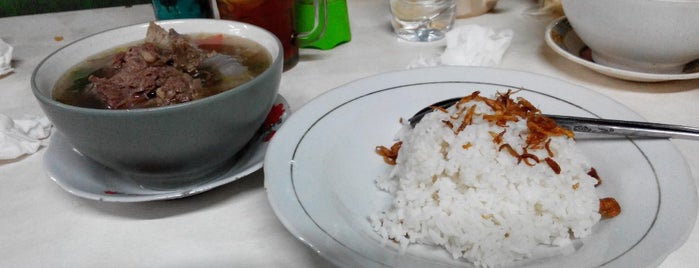 Nasi Uduk Betawi ( Bang Muchtar ) is one of Kuliner.
