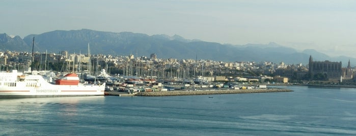 Districte de l'Eixample is one of Barcelona.
