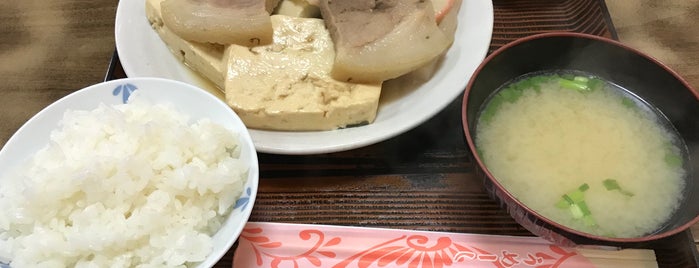 豊食堂 is one of 沖縄定食屋さん.