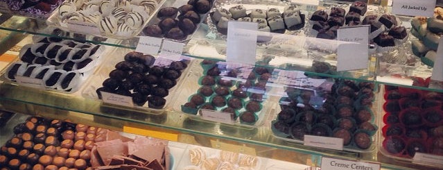 Sweet Cascades Chocolatier is one of kazahelさんの保存済みスポット.