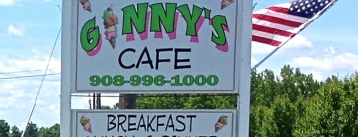 Ginnys Cafe is one of Posti che sono piaciuti a Sara.
