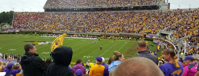 Dowdy-Ficklen Stadium is one of Lugares favoritos de Christian.
