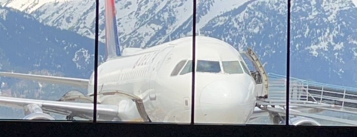 Jackson Hole Airport (JAC) is one of Summer Vacation.