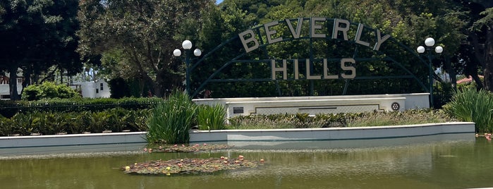 Beverly Hills Gateway Park/ Fountain is one of L.A Lifestyle.