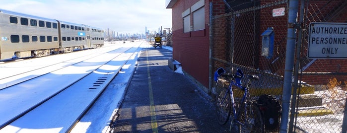 Metra - Kedzie is one of Locais curtidos por iSapien.