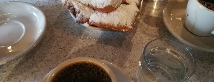 Café du Monde is one of Waleedさんのお気に入りスポット.